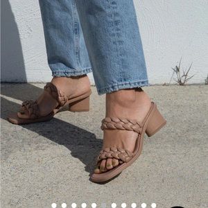 NEW NEVER WORN - Ronin Sandal Cafe Stella -